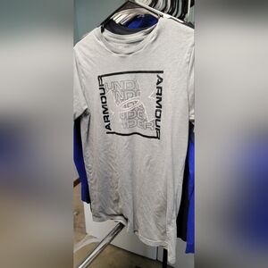 Men's Small Under Armour Short Sleeve Shirt EUC